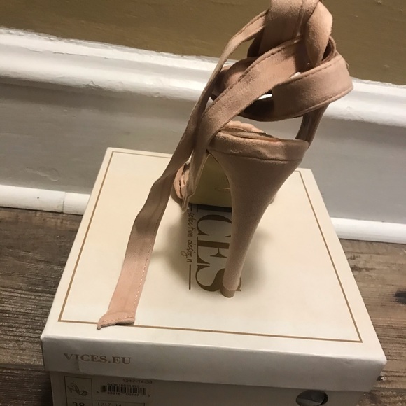 NIB VICES HEELS - Picture 4 of 6
